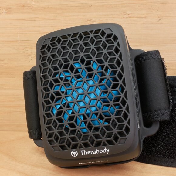 Therabody RecoveryTherm Cube / Heat & Cold Therapy Device / Muscle Recovery - Picture 3 of 13